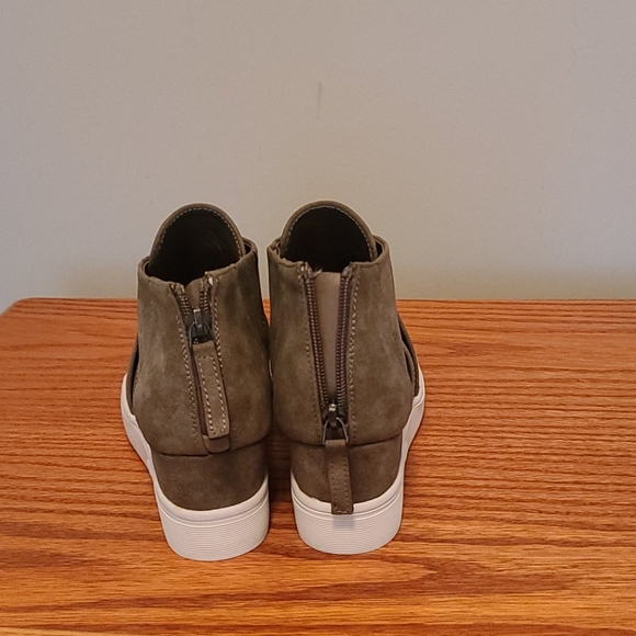 Cute dark tan sandals - Picture 2 of 6